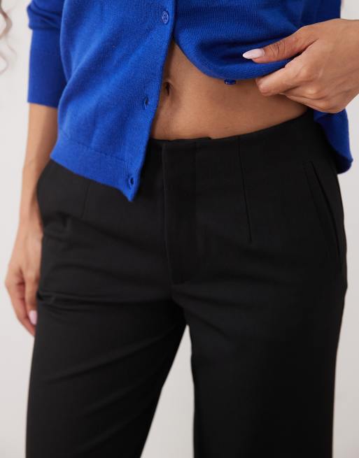 Miss Selfridge Petite pantacourt ajusté évasé noir, 3 de 5