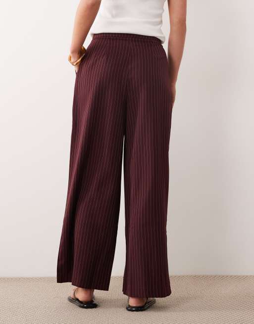 Miss Selfridge Petite - Pantalon à fines rayures - Bordeaux, 4 de 5
