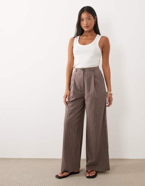 Miss Selfridge Petite - Pantalon à fines rayures - Chocolat - view 1