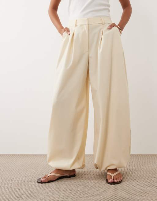 Miss Selfridge Petite - Pantalon ajusté coupe ballon - Blanc cassé, 4 de 5