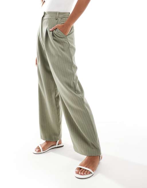 Miss Selfridge Petite - Pantalon ample ajusté à fines rayures - Kaki, 2 de 5