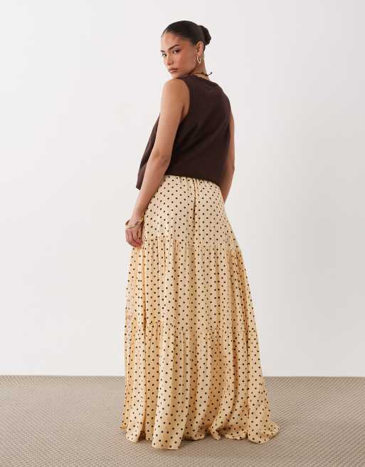 Miss Selfridge Petite – Prickig, panelsydd maxikjol i spunnet tyg, 5 av 5