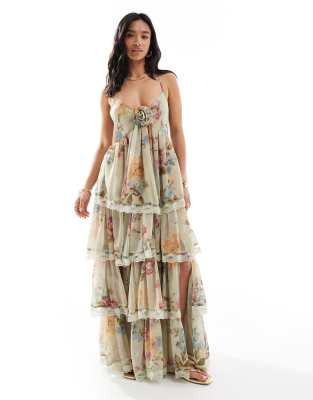 Miss Selfridge Petite - Race Day - Robe longue en mousseline à volants étagés avec imprimé fleurs - Vert