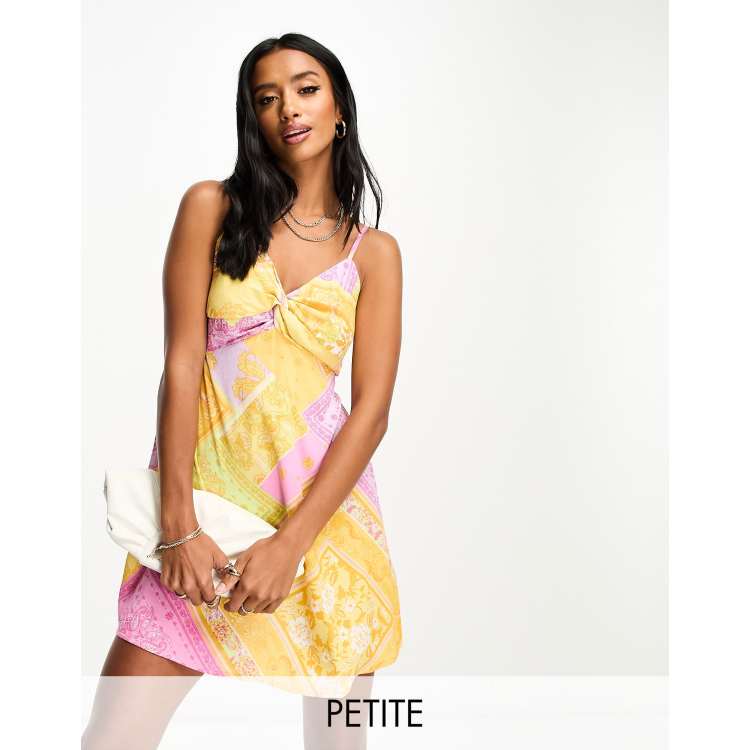 Miss Selfridge Petite Robe courte torsadee devant a imprime foulard style patchwork ASOS