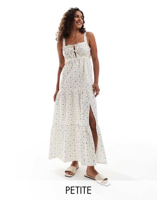 Miss Selfridge Petite - Robe longue en popeline à petites fleurs et volants étagés avec bordures en dentelle - Bleu