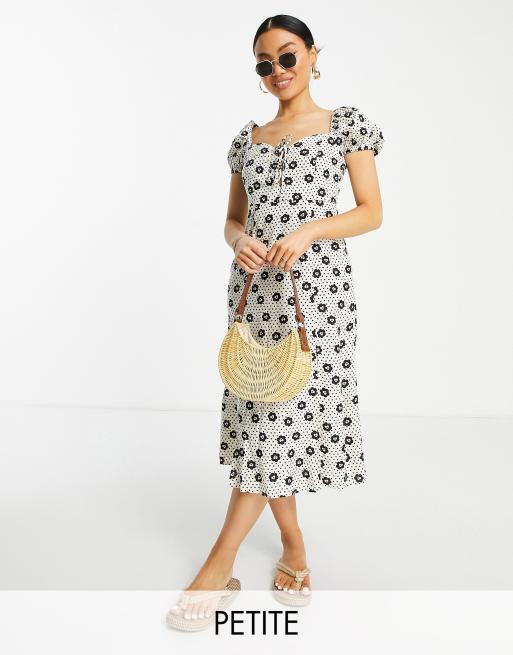 Miss Selfridge Petite - Robe mi-longue nouée sur le devant à motif cœurs et petites fleurs - Ivoire 