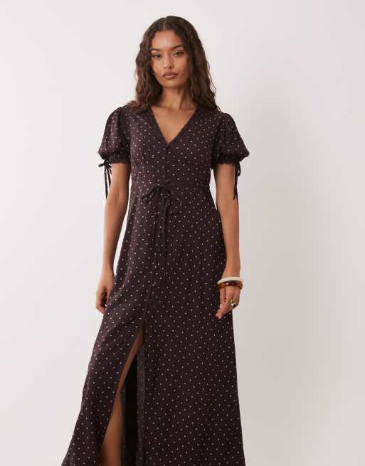 Miss Selfridge Petite - Robe rétro longue boutonnée fluide à pois, 2 de 4