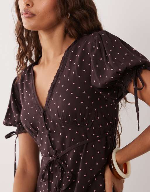 Miss Selfridge Petite - Robe rétro longue boutonnée fluide à pois, 3 de 4