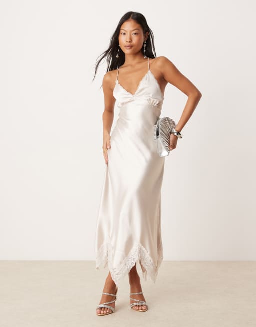 Miss Selfridge Petite – Satin-Maxikleid in Elfenbein mit Spitzeneinsatz, 2 von 4