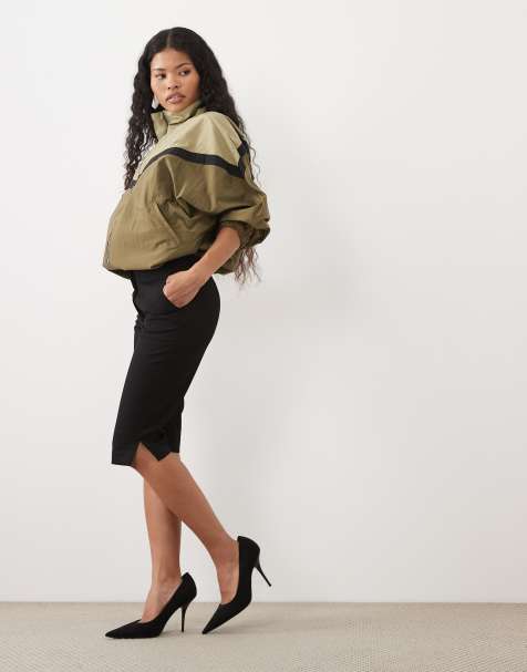 Miss Selfridge Petite schmal geschnittene Caprihose in Schwarz - view 1