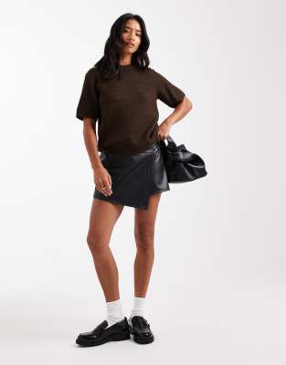 Miss Selfridge Petite - Skort aus Kunstleder in Schwarz