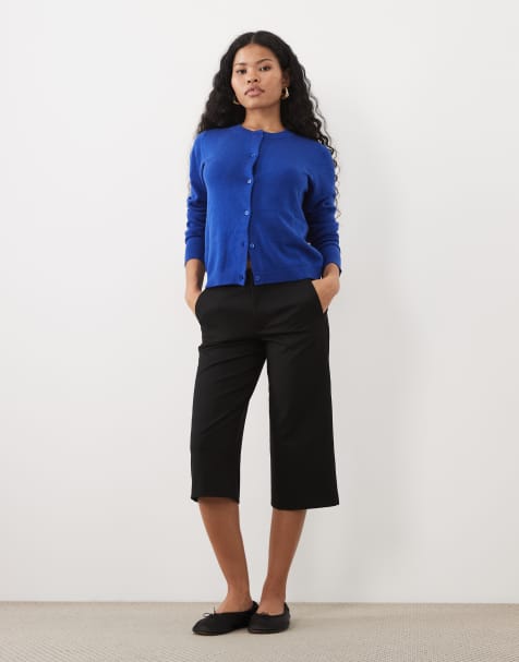 Miss Selfridge Petite skræddersyede kick flare-capribukser i sort - view 1