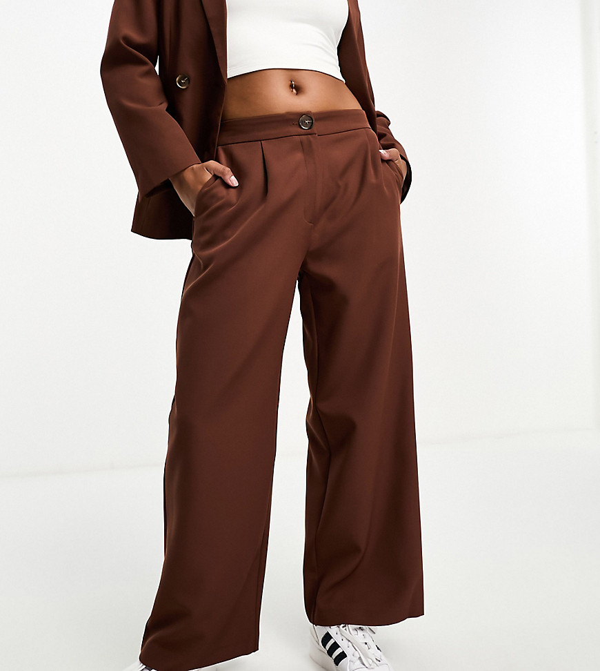 Miss Selfridge Petite slouchy dad trouser in brown
