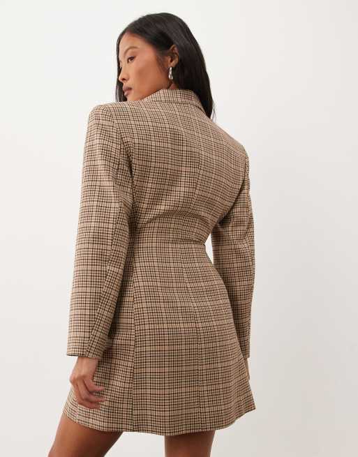 Miss Selfridge Petite strong shoulder cinched blazer dress in check, 4 of 4