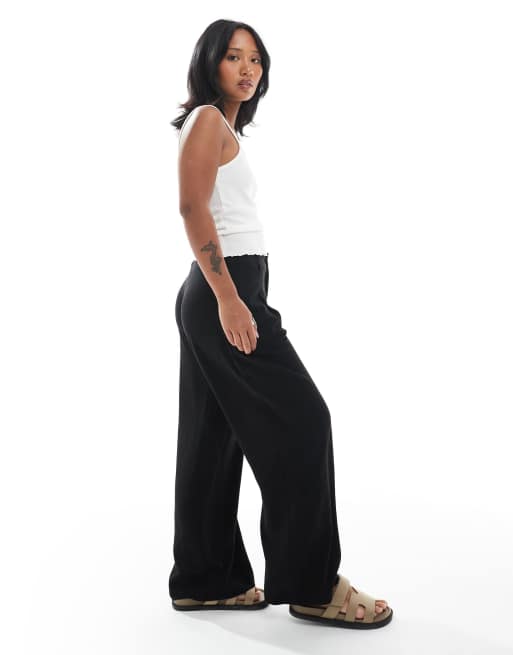 Miss Selfridge Petite – Svarta, figursydda byxor med vida ben, 2 av 5
