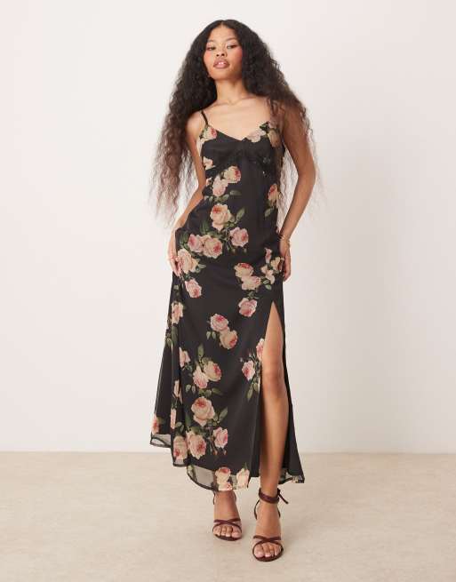 Miss Selfridge Petite – Szyfonowa zdobiona koronką sukienka maxi na ramiączkach w duży wzór w róże