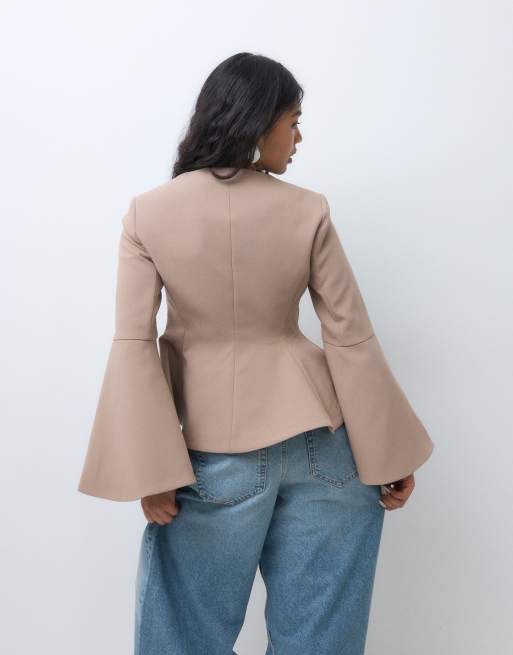Miss Selfridge Petite taillierter Blazer mit Schößchen und ausgestelltem Ärmel in Mokka, 4 von 5