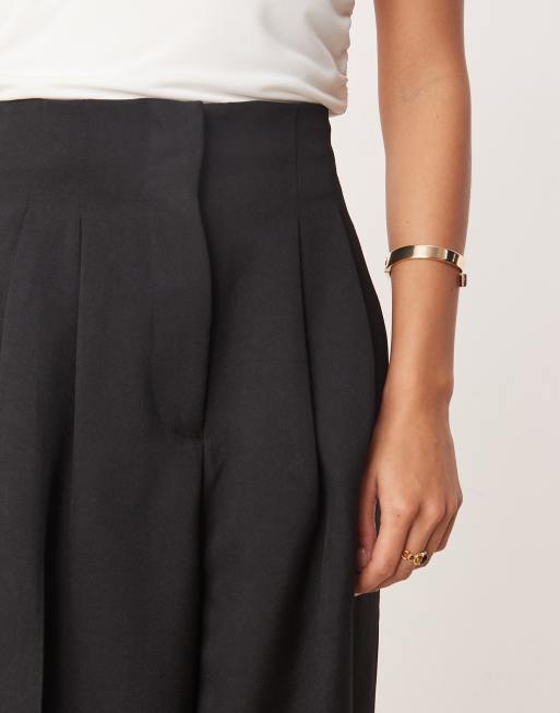 Miss Selfridge Petite tailored barrel leg pants in black, 3 of 5