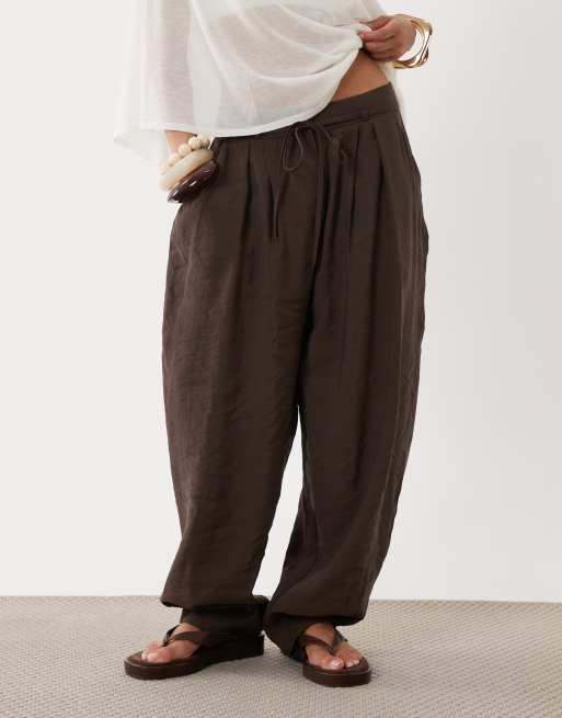 Miss Selfridge Petite tailored fluid balloon trouser in chocolate, 2 of 5