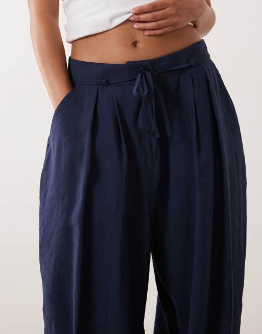 Miss Selfridge Petite tailored fluid balloon trouser in navy, 4 of 5