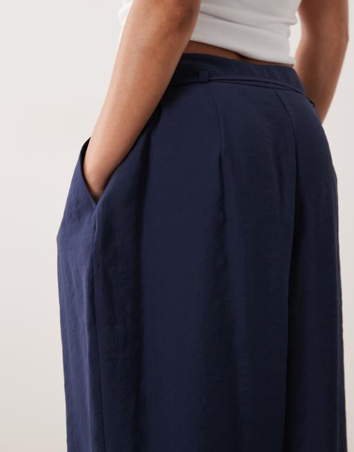 Miss Selfridge Petite tailored fluid balloon trouser in navy, 5 of 5