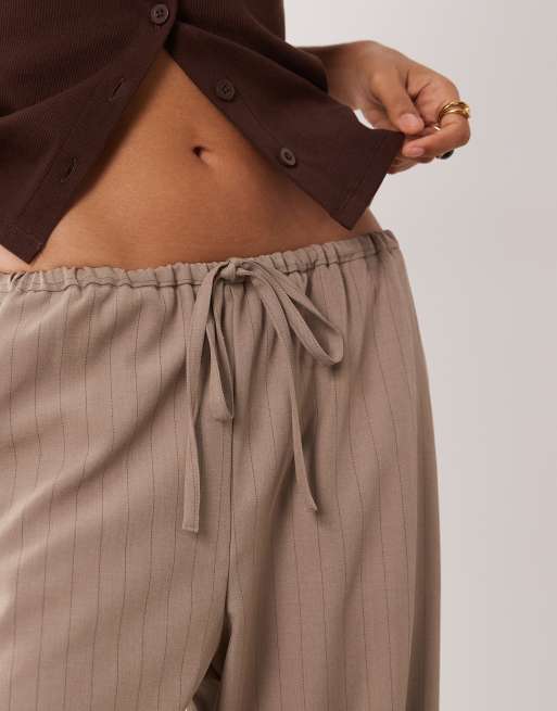 Miss Selfridge Petite tailored pull on trouser in neutral pinstripe, 3 of 5