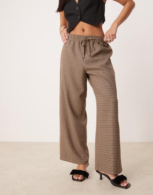 Miss Selfridge Petite tailored pull on trousers in brown check, 2 of 5