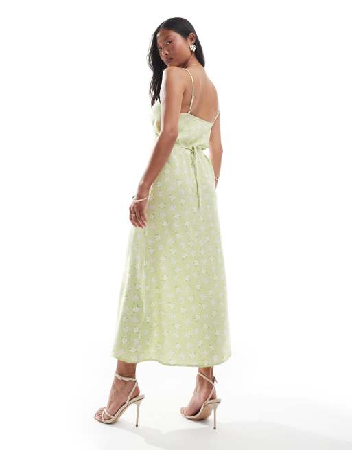 Miss Selfridge Petite – Träger-Maxikleid in Grün mit Blümchenmuster und U-Ausschnitt, 3 von 4
