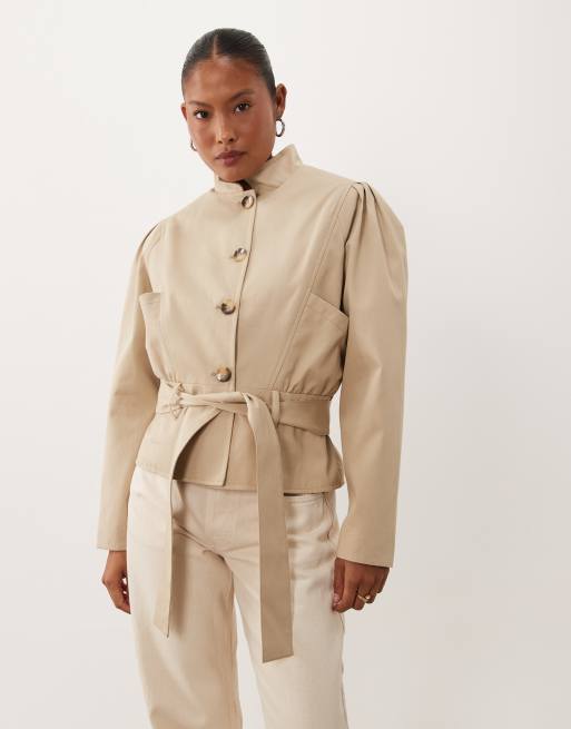 Miss Selfridge Petite trench court à col cheminée et taille cintrée, 2 de 4