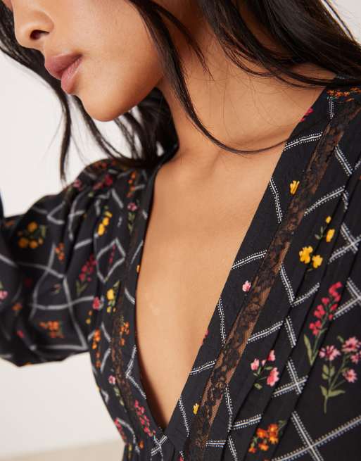 Miss Selfridge Petite trimmed maxi dress in multi print, 2 of 4