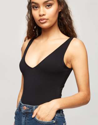 black sleeveless v neck bodysuit