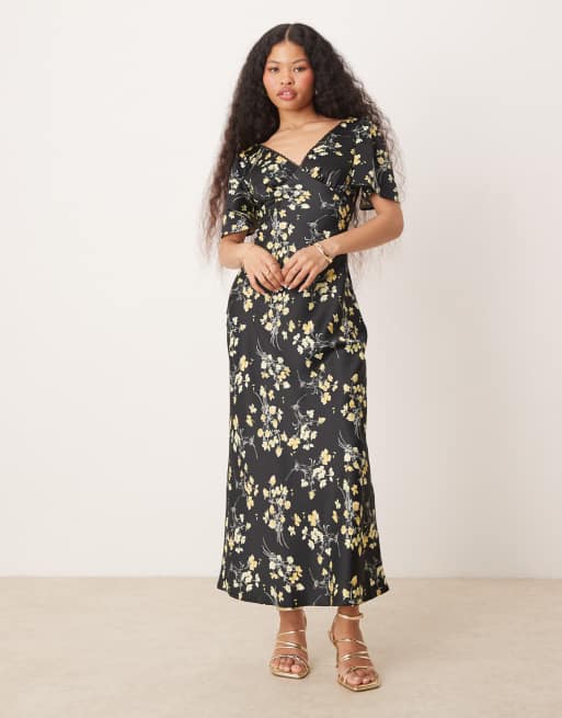 Miss Selfridge Petite v neck midi dress in floral print ASOS