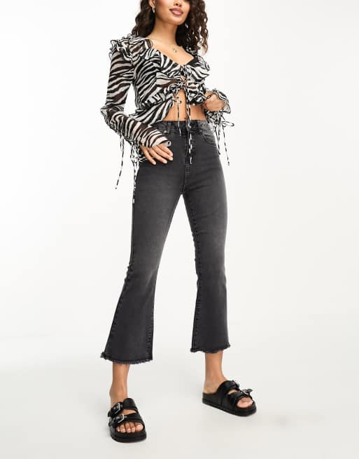 Miss Selfridge Petite – Verkürzte Schlagjeans in Schwarz, 5 von 5