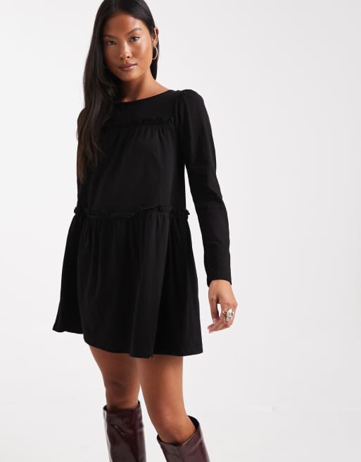 Miss Selfridge Petite - Vestito grembiule corto con volant nero, 4 di 4