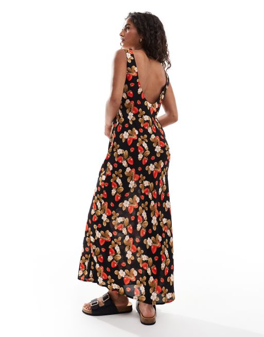 Miss Selfridge Petite Vestito lungo con scollo a barchetta schiena scoperta e stampa floreale con fragole