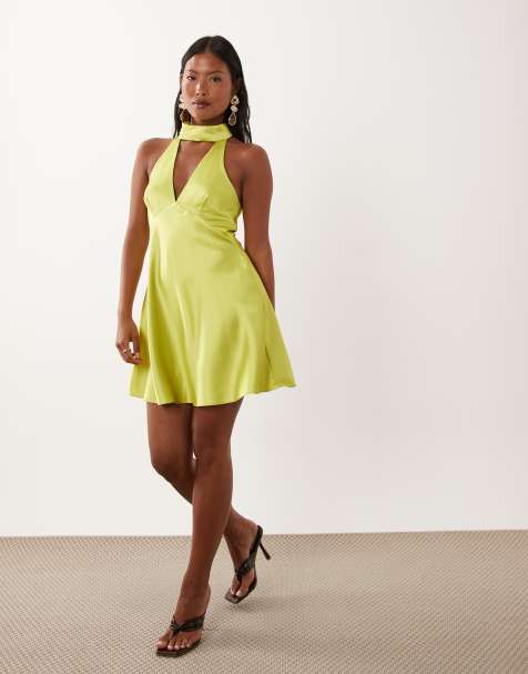 Miss Selfridge Petite – Żółtozielona satynowa sukienka mini z szalikiem przy dekolcie - view 1