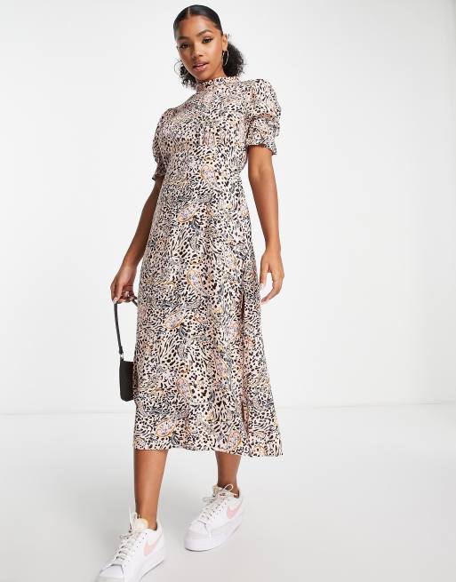 Miss Selfridge piecrust neck midi tea dress in paisley print | ASOS