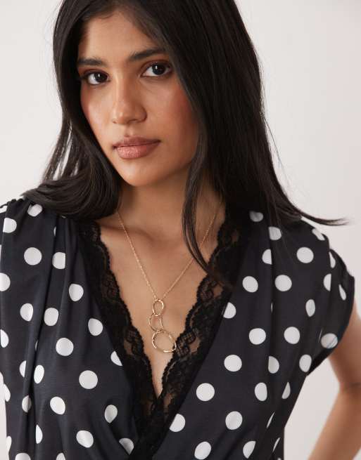 Miss Selfridge playsuit a portafoglio con stampa a pois, 3 di 4