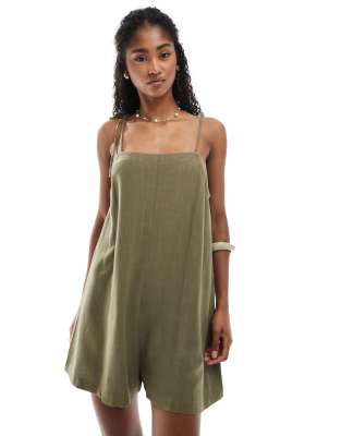Miss Selfridge - Playsuit aus Leinenmix in Khaki mit Bindeträgern-Grün