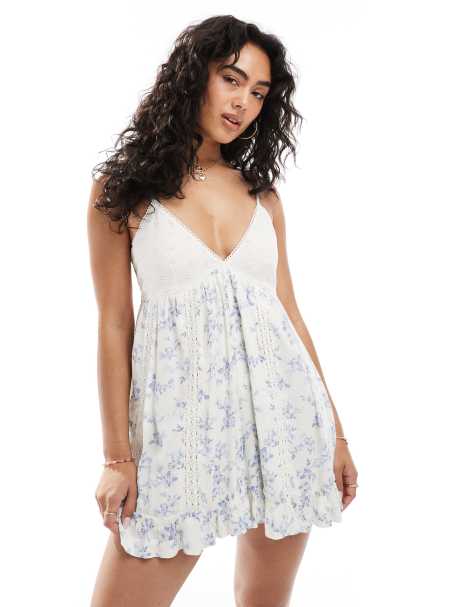 Miss Selfridge - Playsuit i blanding af ostelærred og broderi med blåt print - view 1