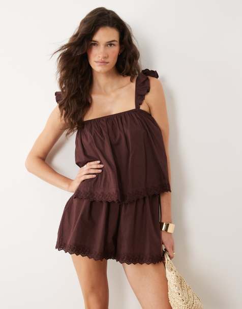Miss Selfridge – Playsuit in Schokobraun mit Rüschen - view 1