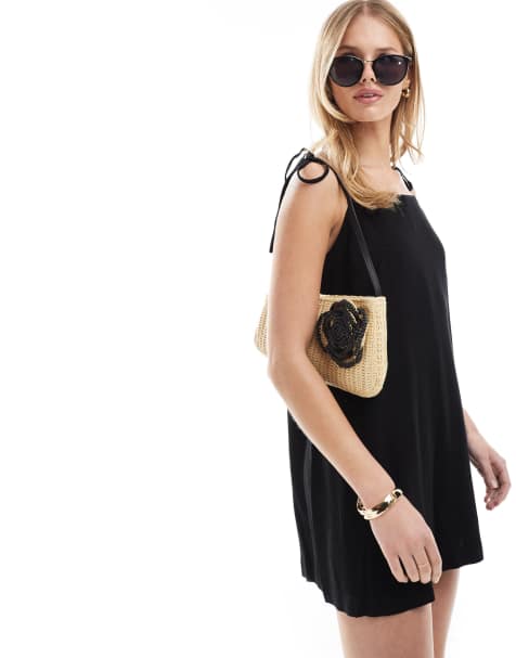 Miss Selfridge - Playsuit van linnenmix met gestrikte schouderbandjes in zwart - view 1