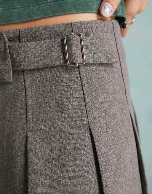 Miss Selfridge - Plisseret slå-om-nederdel med spænde i grå, 3 af 5