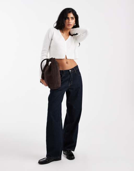 Miss Selfridge - Pluizig cropped vest in crème, 2 van 4
