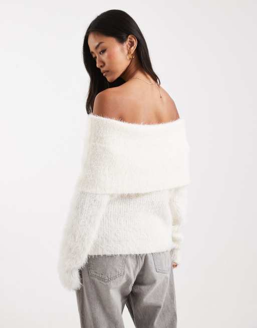 Miss Selfridge - Pluizige bardot-trui met overslag in crème, 4 van 4