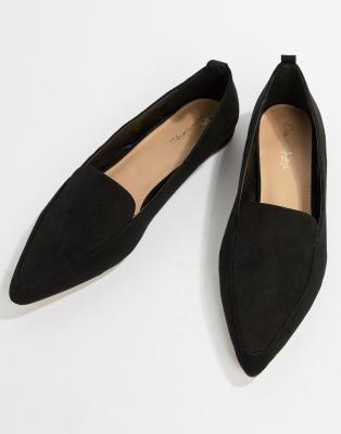 pointed loafers black