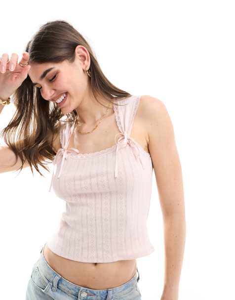 Miss Selfridge – Pointelle-Camisole in Rosa mit Bindeschleifen - view 1