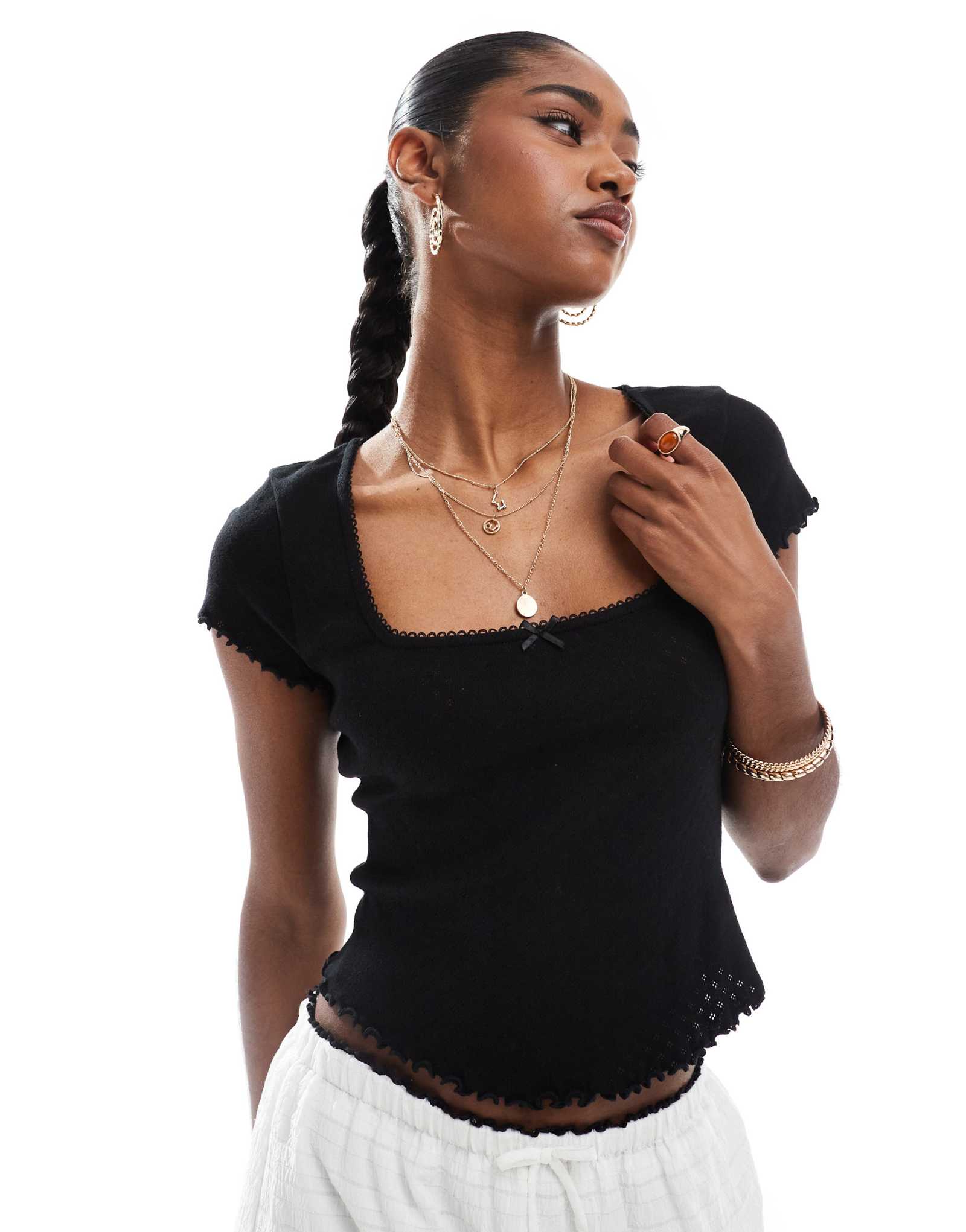 Черная футболка с квадратным вырезом и кружевной отделкой Miss Selfridge pointelle черного цвета