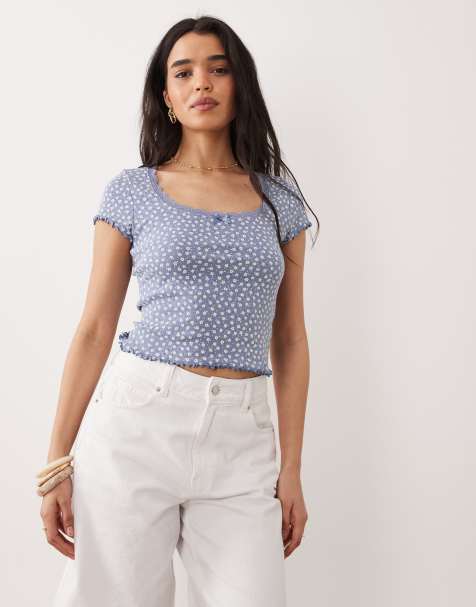 Miss Selfridge - Pointelle T-shirt met vierkante hals en kanten rand in blauw met fijne print - view 1
