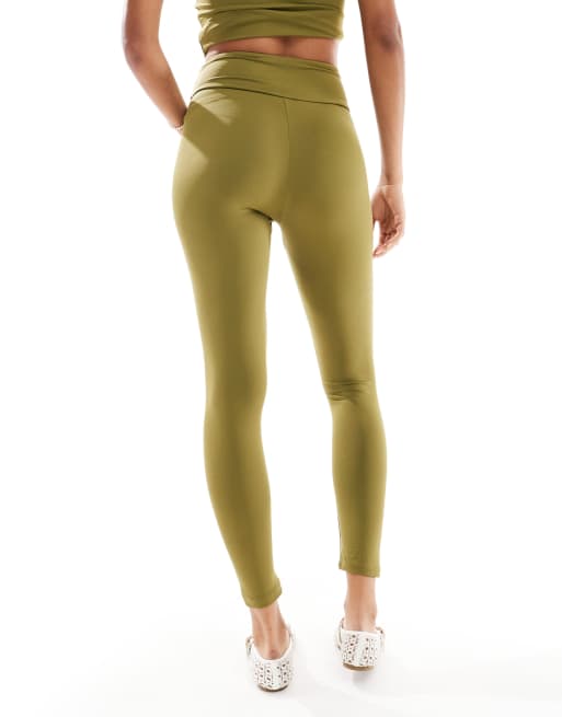 Miss Selfridge – Polyamid-Leggings in Olivgrün, Kombiteil, 3 von 5